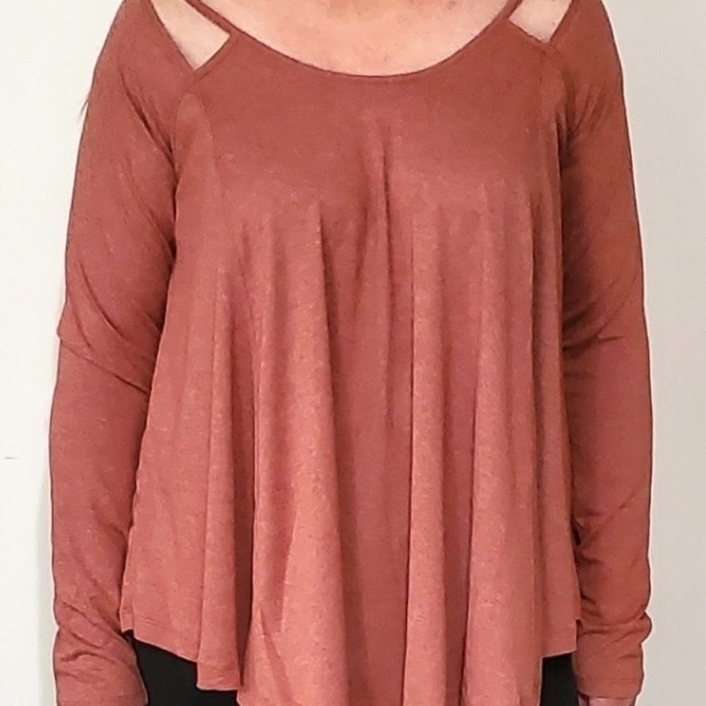 This brick colored shirt is the cutest!!